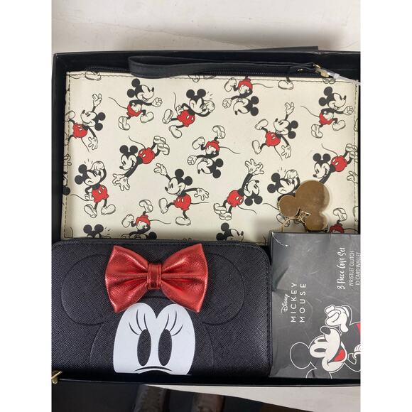 Disney Mickey Mouse 3 Piece Gift Set NEW - Picture 1 of 10